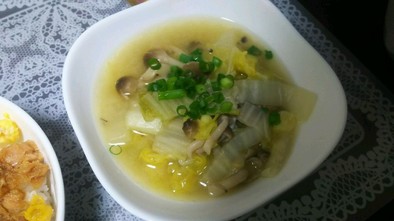 ヘルシー♡しめじと春白菜のお味噌汁の写真