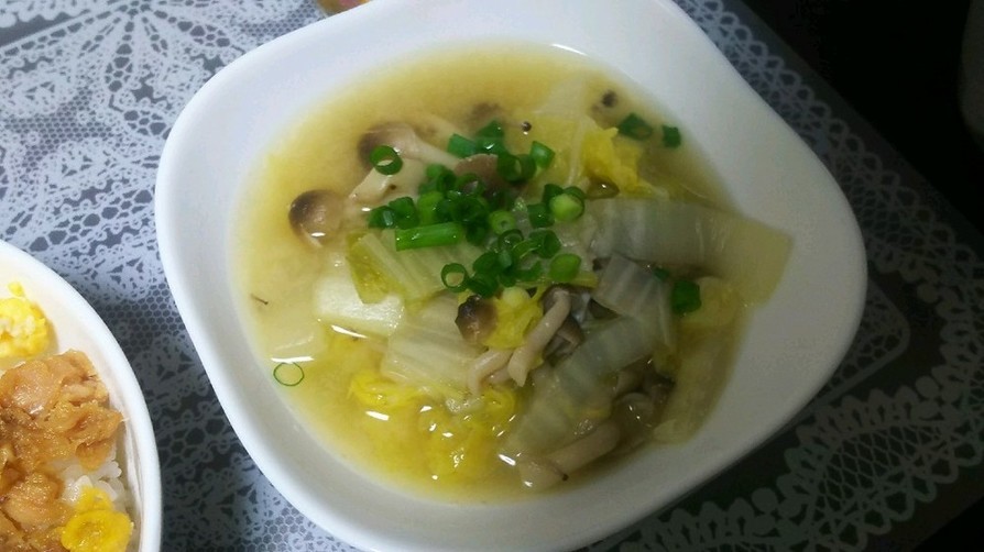 ヘルシー♡しめじと春白菜のお味噌汁の画像