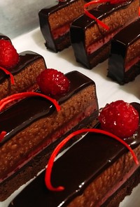 漆黒と真紅のケーキ パンキッシュゴシック