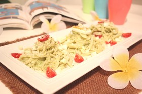 特製アボカドドレッシングの冷製パスタ