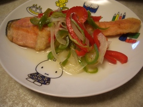 さっぱり食べる★鮭のマリネ
