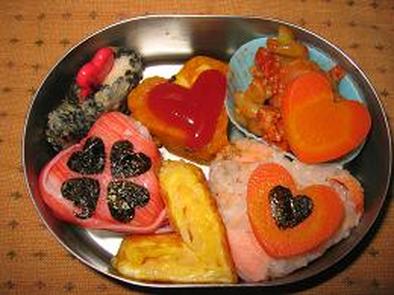 ハートがたくさん　バレンタインのお弁当の写真