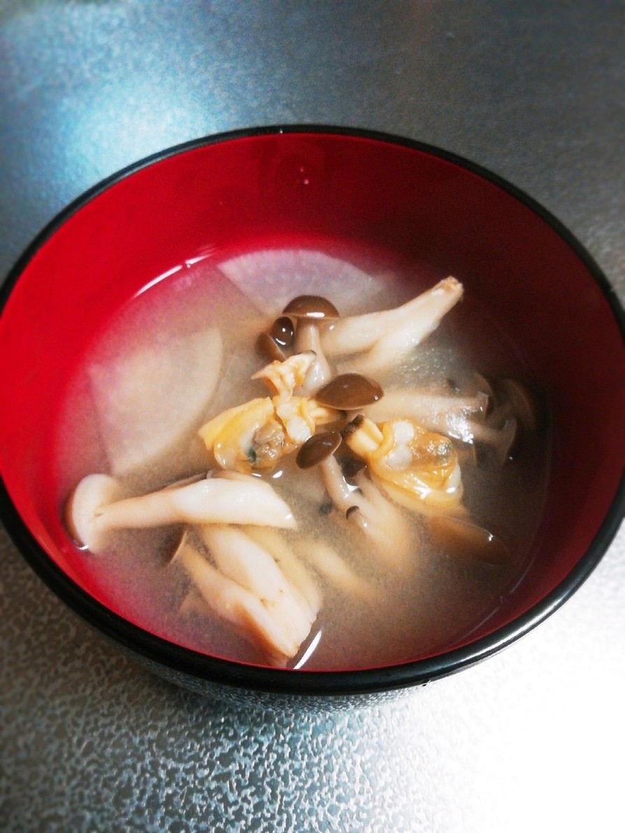 簡単☆きのことアサリの味噌汁の画像