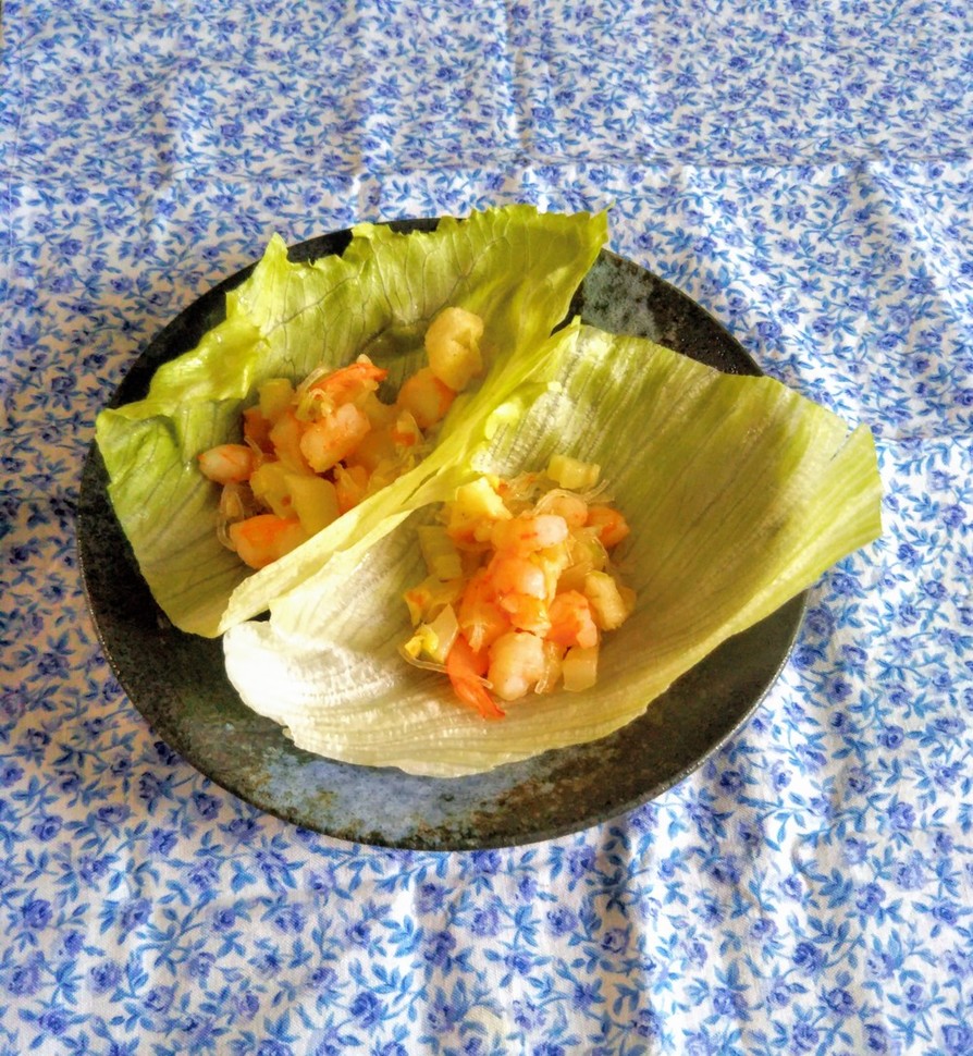 海老とセロリのレタス包みサラダ☆台湾風の画像