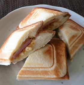 フライドオニオン&ベーコンのホットサンド