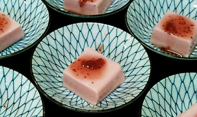 豆腐のイチゴレアチーズケーキの写真