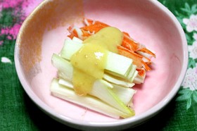 山ウドとかにかまの辛子酢味噌和え