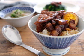台湾魯肉飯ルーローファン(八角なし)