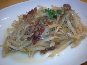 安い早いうまい☆カリカリ豚肉ともやし炒め