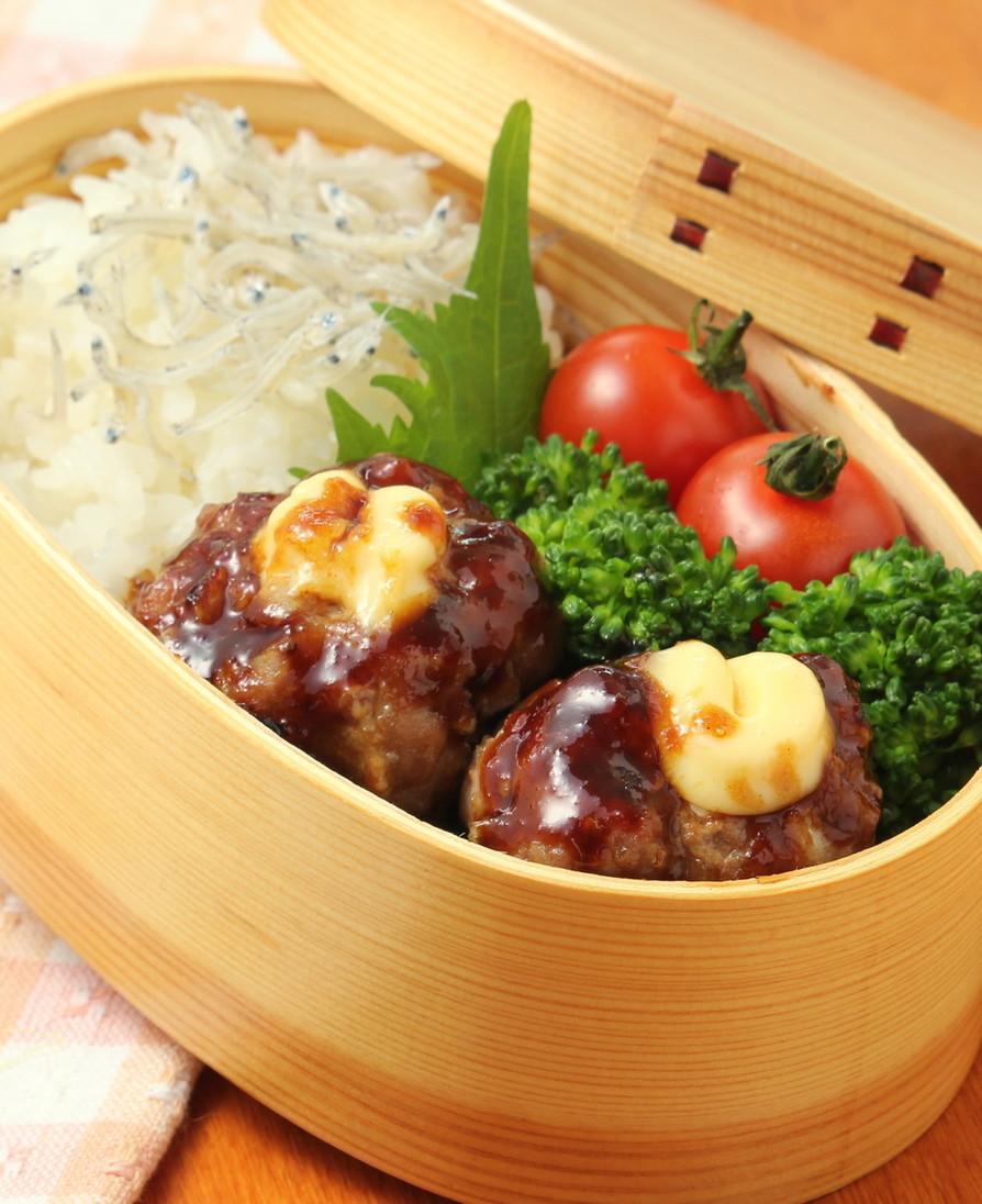 お弁当のハンバーグ★豚カルビマヨネーズの画像