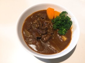 牛肉の赤ワイン煮込み