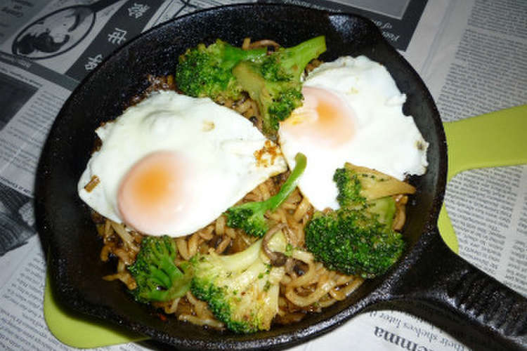 ブロッコリー しめじ 目玉焼きの焼きそば レシピ 作り方 By Aranjuez5 クックパッド