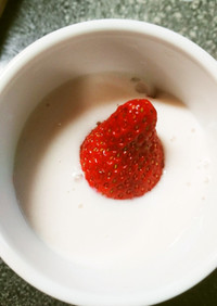コストコ苺プリンの素＆新鮮苺で簡単プリン