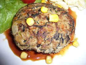 野菜たっぷりひじきの特製ハンバーグ