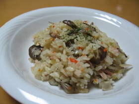 炊飯器で簡単♪きのことベーコンのピラフ♫