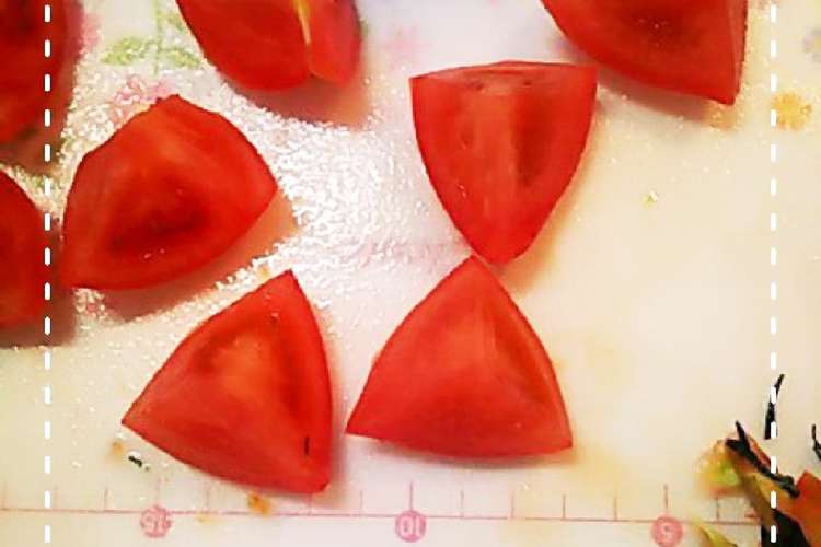 切る位置で簡単 崩れにくいトマトの乱切り レシピ 作り方 By けいこ317 クックパッド 簡単おいしいみんなのレシピが376万品