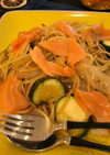 ズッキーニとスモークサーモンの和風パスタ