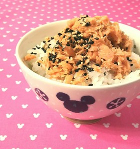 ☆鮭フレークと2色の胡麻ごはん☆