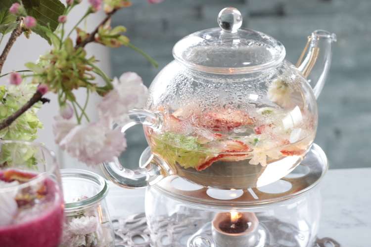 桜の花びらとイチゴのハーブティー レシピ 作り方 By Princessjp クックパッド 簡単おいしいみんなのレシピが360万品