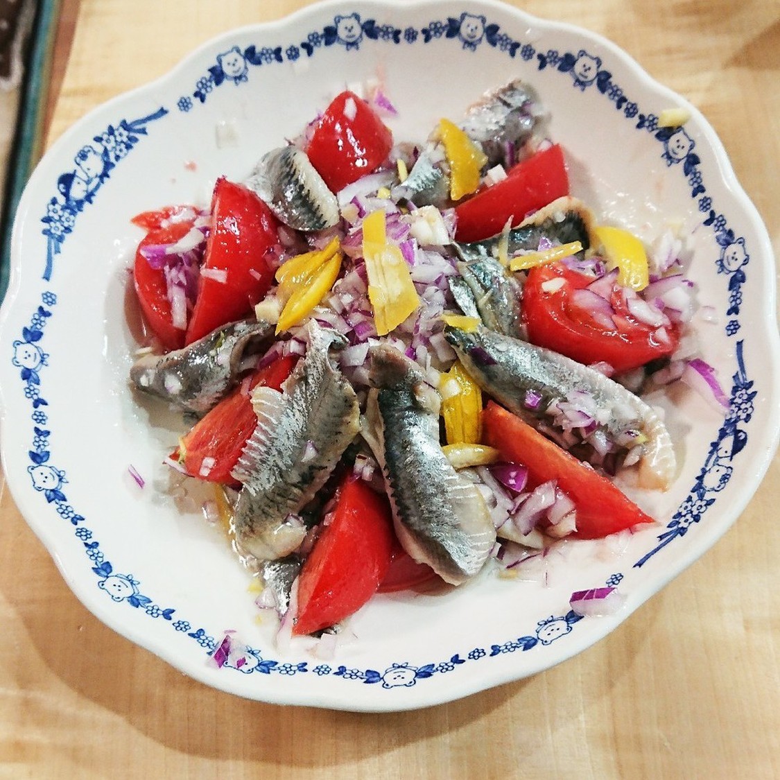イワシのマリネを使ったサラダ