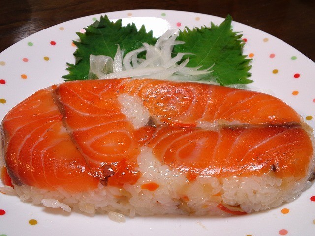 昆布締めサーモンのカンタン押し寿司の画像
