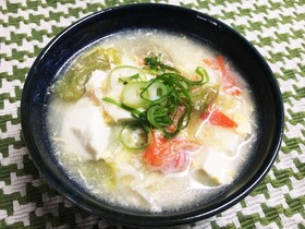レタスと豆腐のカニカマ入りかき玉スープ