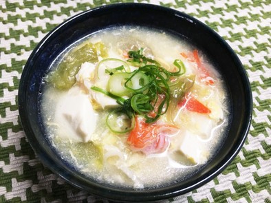 レタスと豆腐のカニカマ入りかき玉スープの写真
