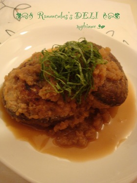 さぶ餅さんのみぞれ煮で♔しいたけの肉詰め