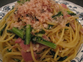 かき菜とベーコンのパスタ
