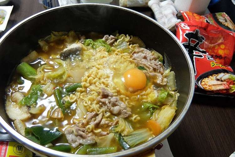 辛ラーメン鍋 レシピ 作り方 By ひろみつばち クックパッド 簡単おいしいみんなのレシピが352万品