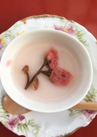 桜風味のお茶で桜杏仁豆腐