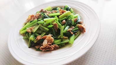 小松菜と豚肉のニンニク炒めの写真