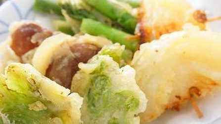 ふきのとう、アスパラ、新玉ねぎの天ぷら