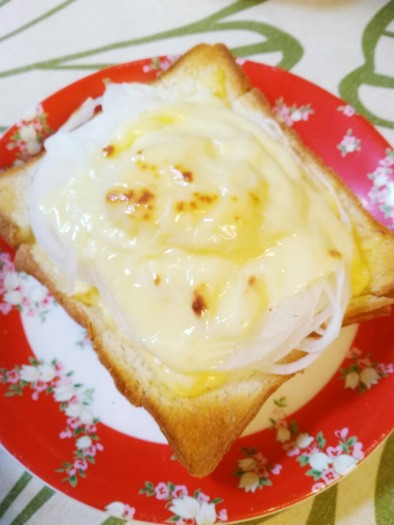 新玉ねぎのチーズトースト　の写真