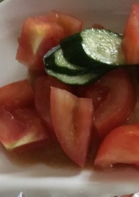 トマトときゅうりのサラダ