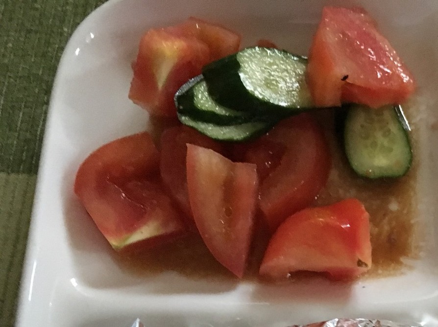 トマトときゅうりのサラダの画像