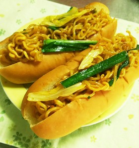 辛ラーメンde焼きそばパン