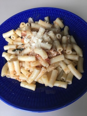 トマトとバジルのマカロニパスタ