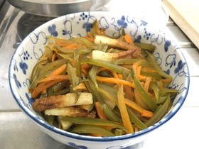 旬の茎わかめの煮物