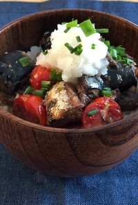 サバトマすき焼き風丼 鯖の水煮缶で！