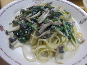 きのことホウレン草のチーズクリームパスタ