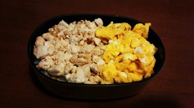 簡単☆お弁当に♪豆腐そぼろの二色丼