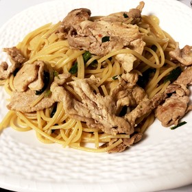 男子喜ぶ!ガッツリピリ辛肉パスタ