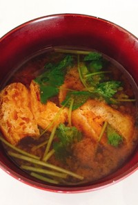 里芋と三つ葉の味噌汁