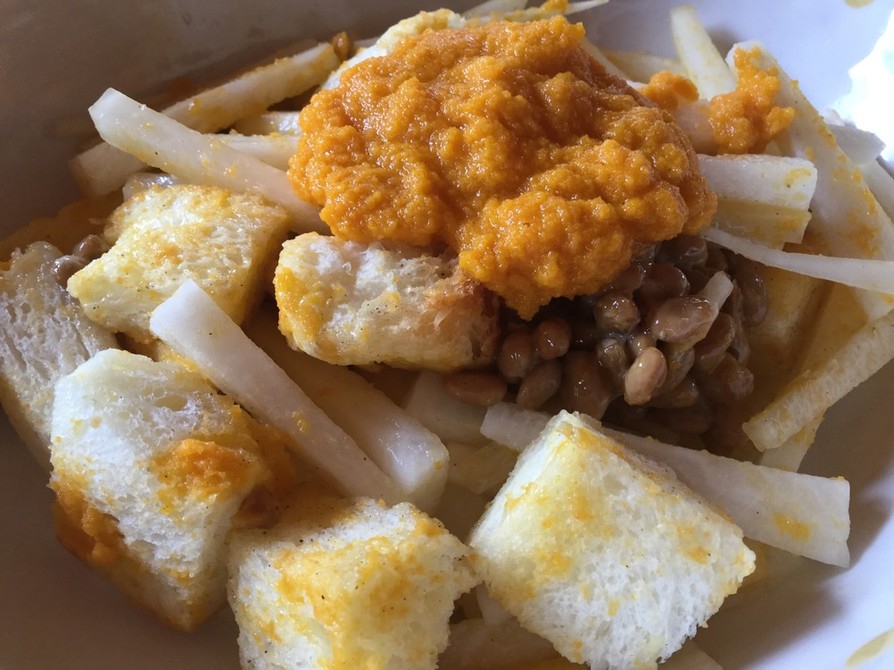 納豆と大根のニンジンドレッシングサラダの画像