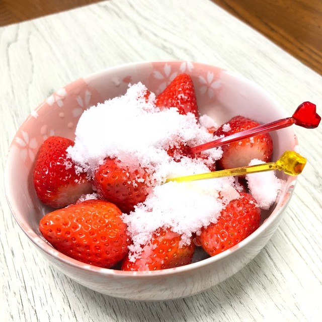 苺に砂糖 私の苺の食べ方 レシピ 作り方 By もえちゃんはは クックパッド 簡単おいしいみんなのレシピが353万品