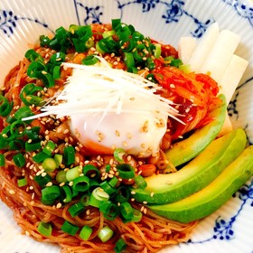 ふるるビビン冷麺de旨☆納豆アボカド辛麺