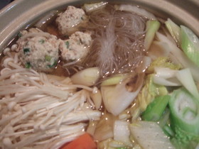 鶏ごまだんごと春雨の中華風鍋