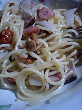 マツタケのお吸い物で納豆パスタ。