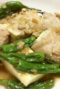 生姜の効いた肉巻き豆腐とシシトウ